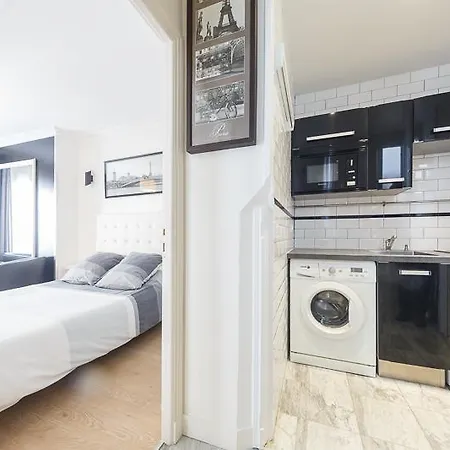 Home In Paris Апартаменты *